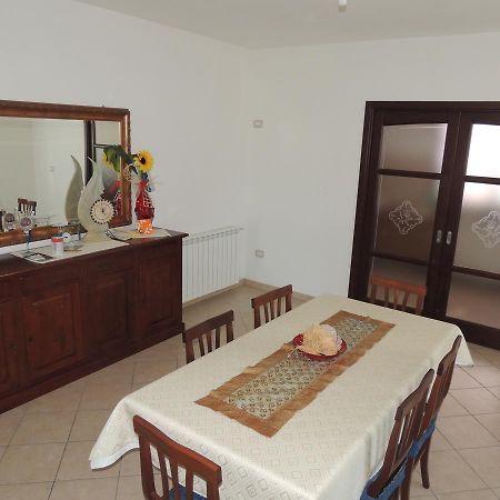 Il Nuraghe Bed & Breakfast Uras Екстериор снимка
