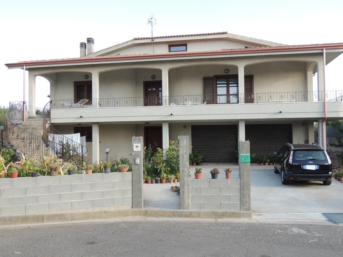 Il Nuraghe Bed & Breakfast Uras Екстериор снимка